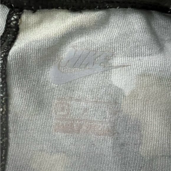 Woman’s Nike Camouflage leggings - Picture 2 of 5